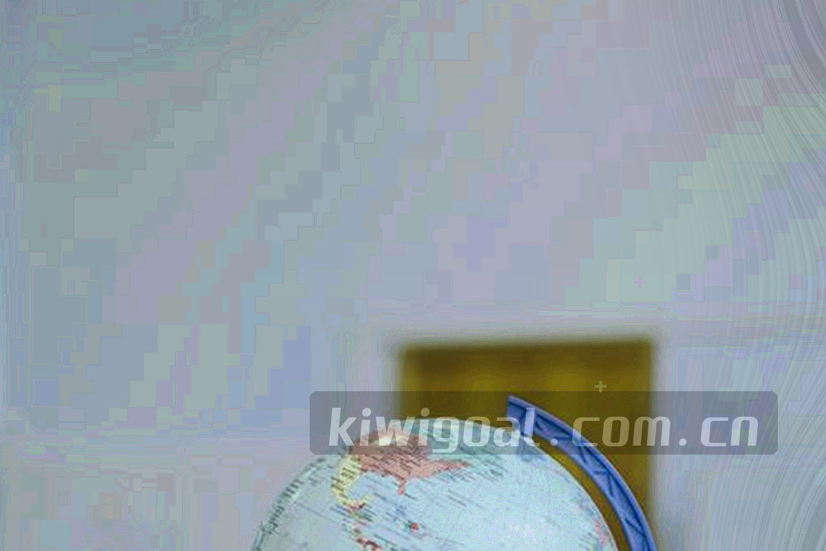 中英文对照条目与数据表格层的抽象叠合画面